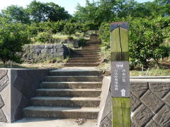 詩碑「吉次峠の戦い」への階段