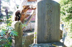 右「旧跡鴫津立澤」標石、左「志ぎたつさわ」標石