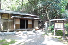 乙子神社の草庵